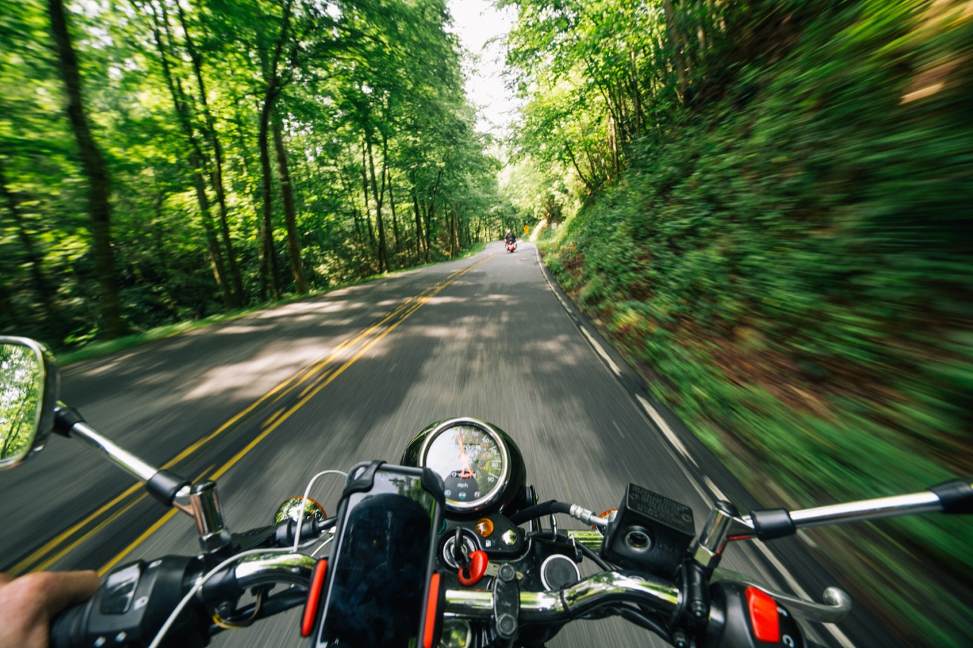Motorrad fahren im Harz – kurvenreiche Strecke durch den Harzer Wald