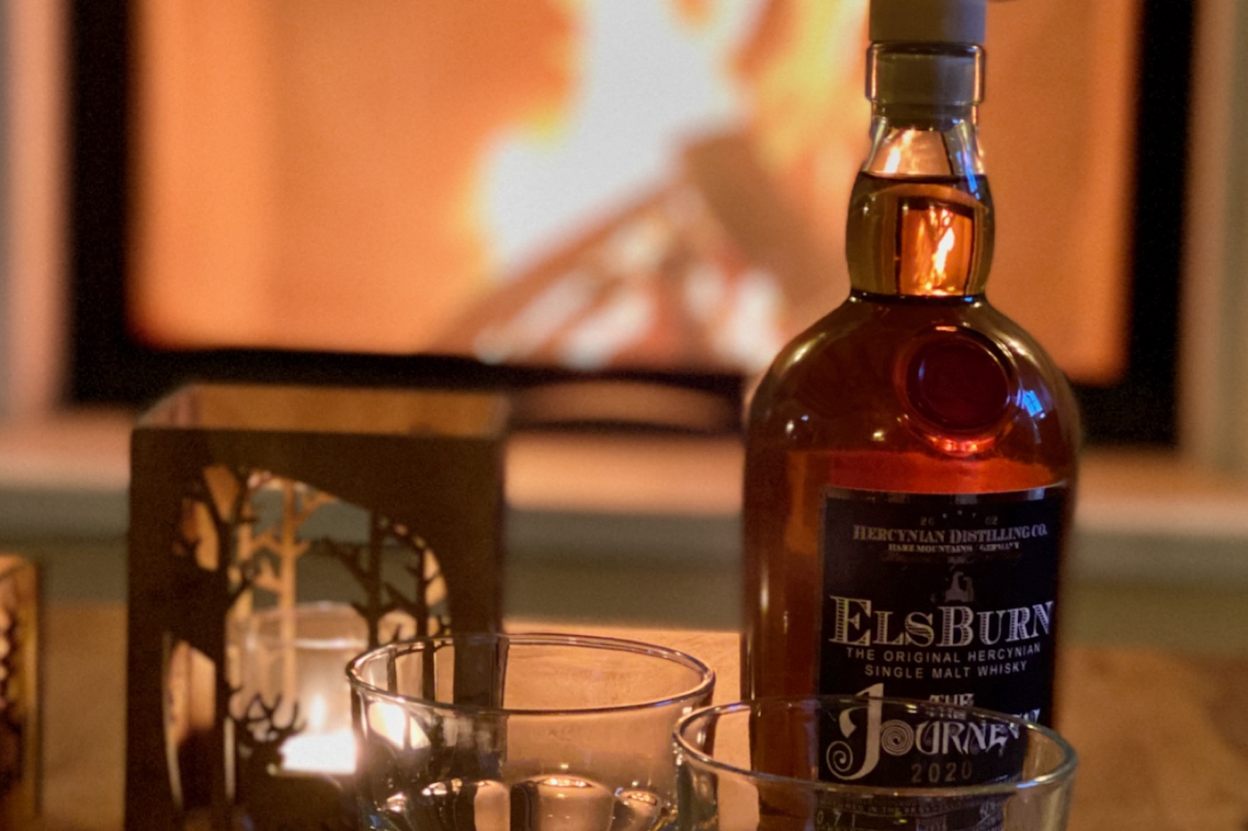 Harzer Whisky am Kamin nach der Motorradtour – Haus-Holiday.de