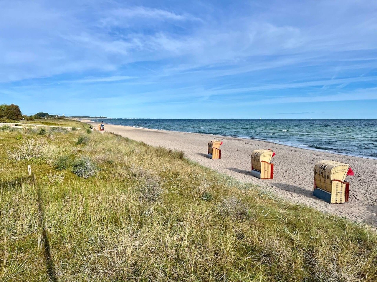 Familienurlaub am Strand Dahme – Kinder spielen an der Ostsee