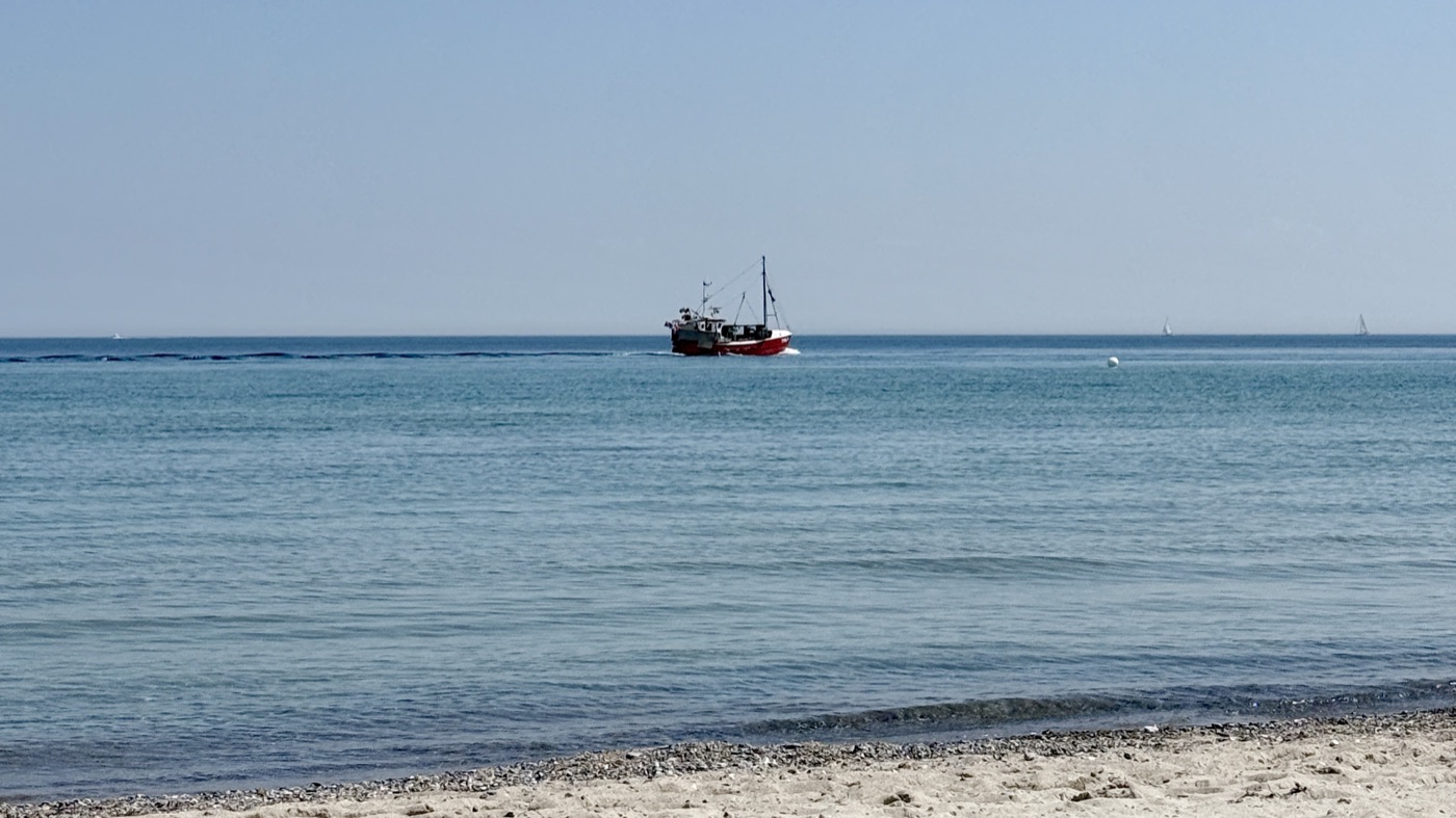 Schiff vor Dahme an der Ostsee
