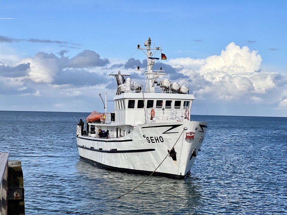 Schiff an der Seebrücke Dahme an der Ostsee