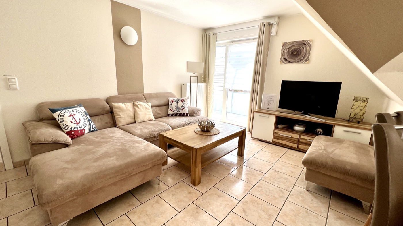 MeerWeite Dahme – Balkon mit gedecktem Tisch und Weitblick